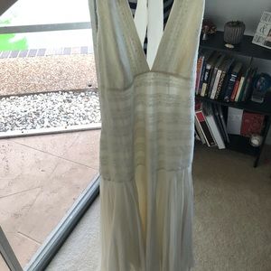BCBG Maxazria Size 4 White Satin Gown